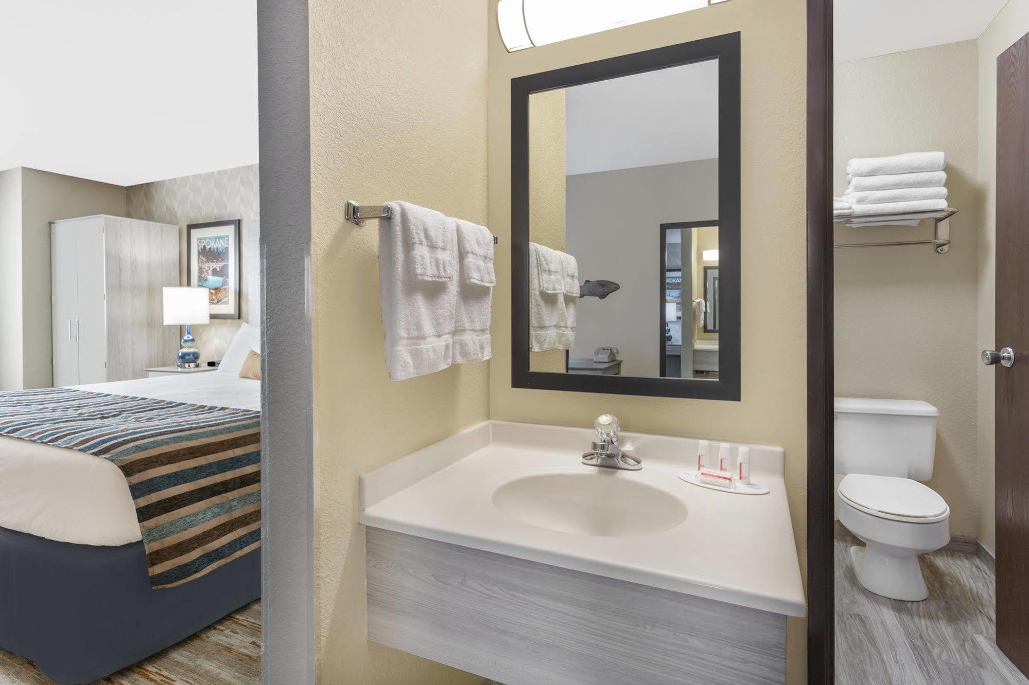 Silverstone Inn & Suites ספוקיין ואלי מראה חיצוני תמונה